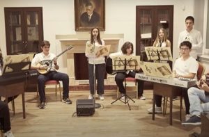 Μαθητική Ορχήστρα Γυμνασίου – «Το σπίτι που γεννήθηκα» σε στίχους Κ. Παλαμά και μουσική Μ. Τερζή